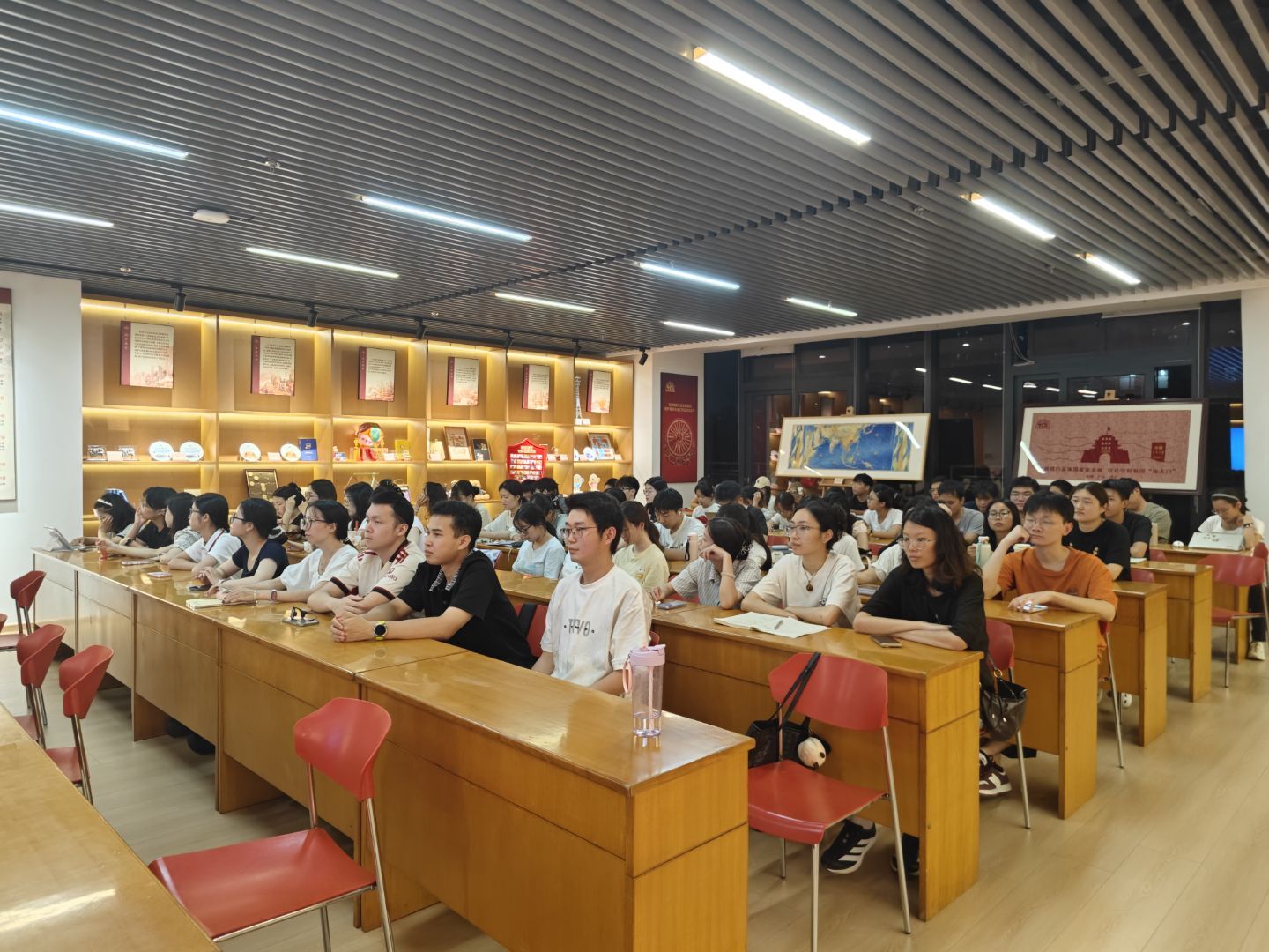 筑牢安全防线，守护家国平安——我院本科生第四党支部开展4·15全民国家安全教育日主题宣讲活动