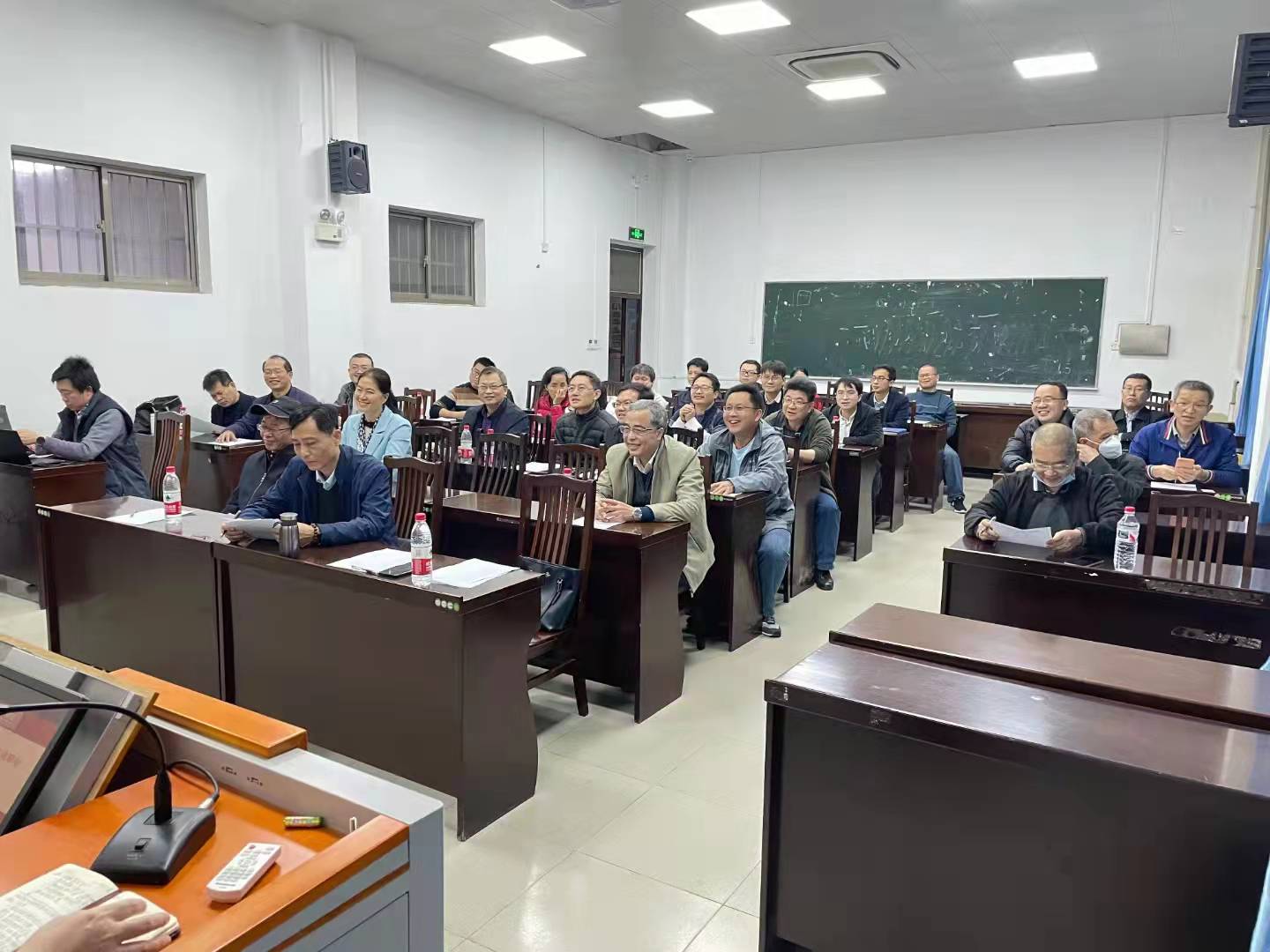 谈球吧开展2021年度专任教师述职工作