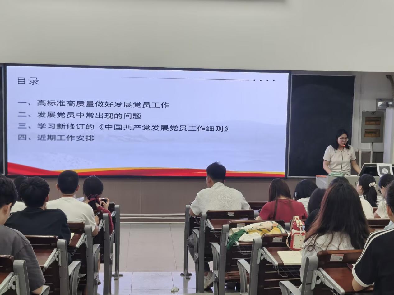 谈球吧开展学生党务工作者业务培训会