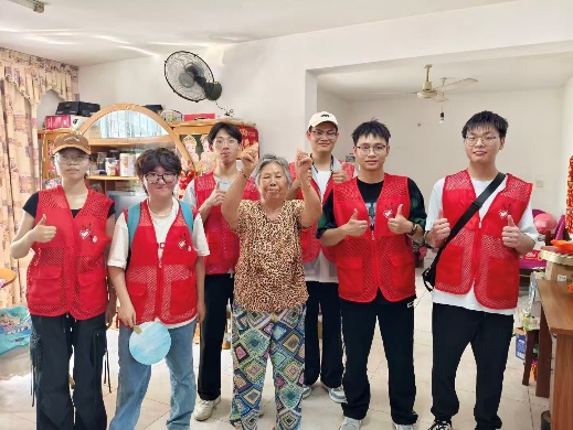 民族团结映初心，青春助老践使命——化学工程与工艺253班主题团日活动