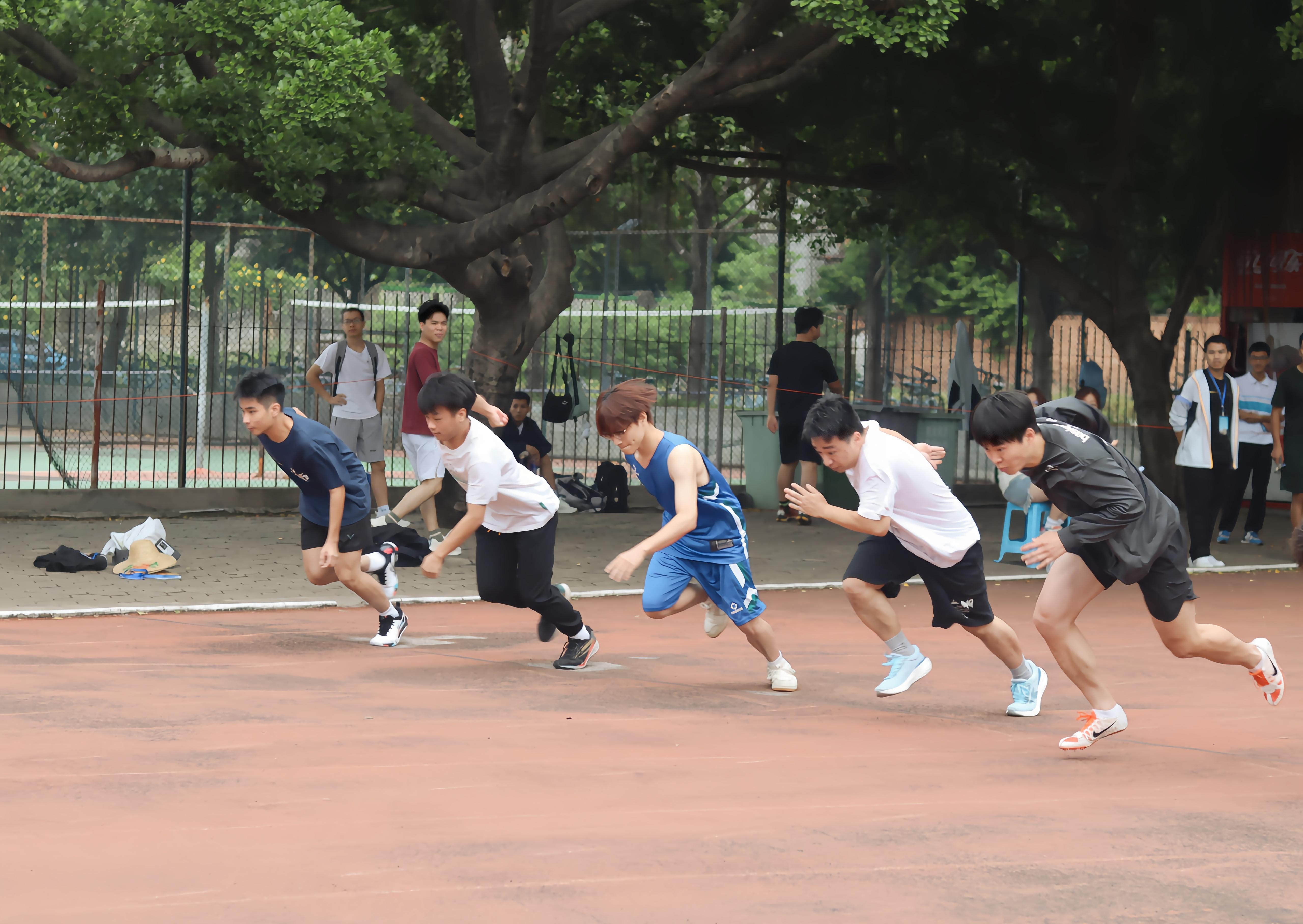 追逐热血人生 不负年轻本能 ----- 谈球吧第24届运动会顺利举行