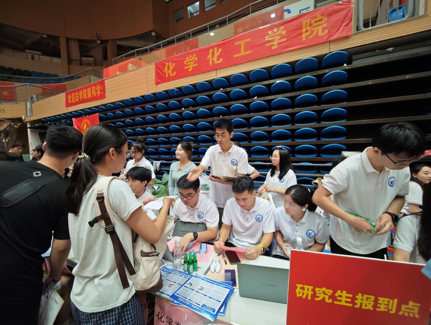 暖心迎新，谈球吧814名新生逐梦启航