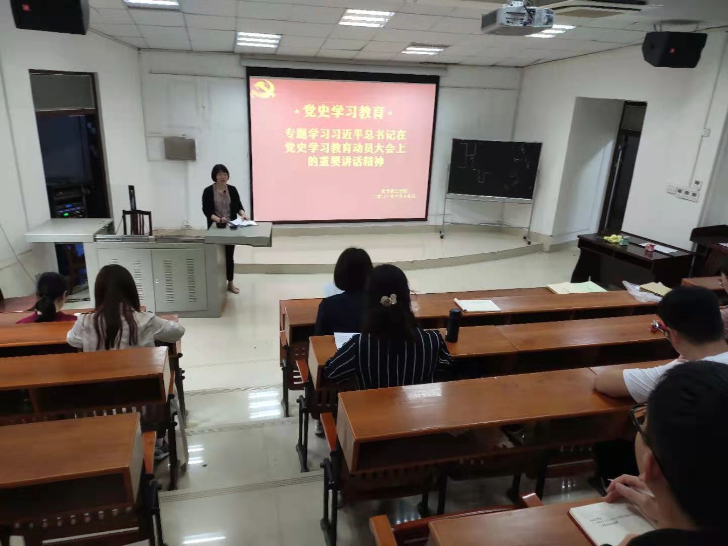 谈球吧党委理论学习中心组开展党史学习教育专题学习会 